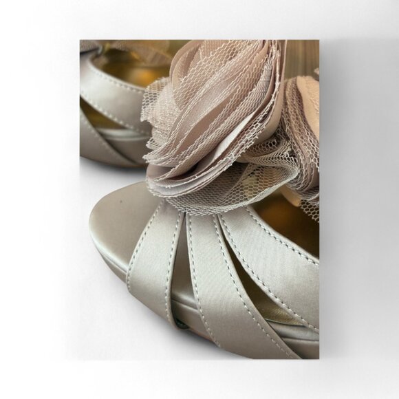 Classy Audrey Brooke Pump - Size 6 - Picture 5 of 7